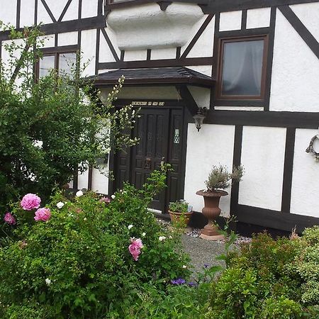 Bed and Breakfast Hemingway'S By The Sea Esquimalt Екстер'єр фото