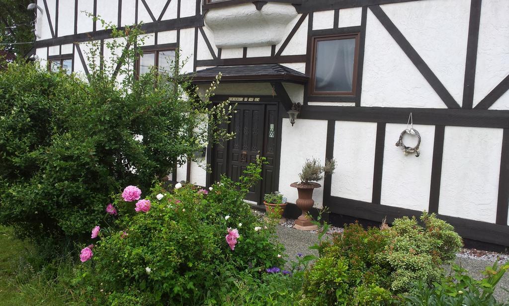 Bed and Breakfast Hemingway'S By The Sea Esquimalt Екстер'єр фото