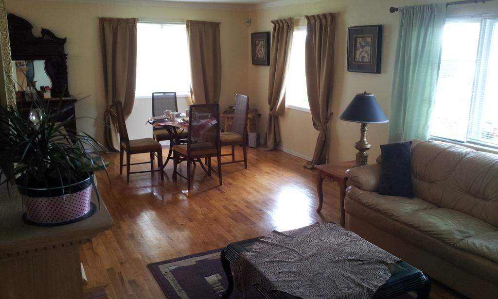 Bed and Breakfast Hemingway'S By The Sea Esquimalt Екстер'єр фото