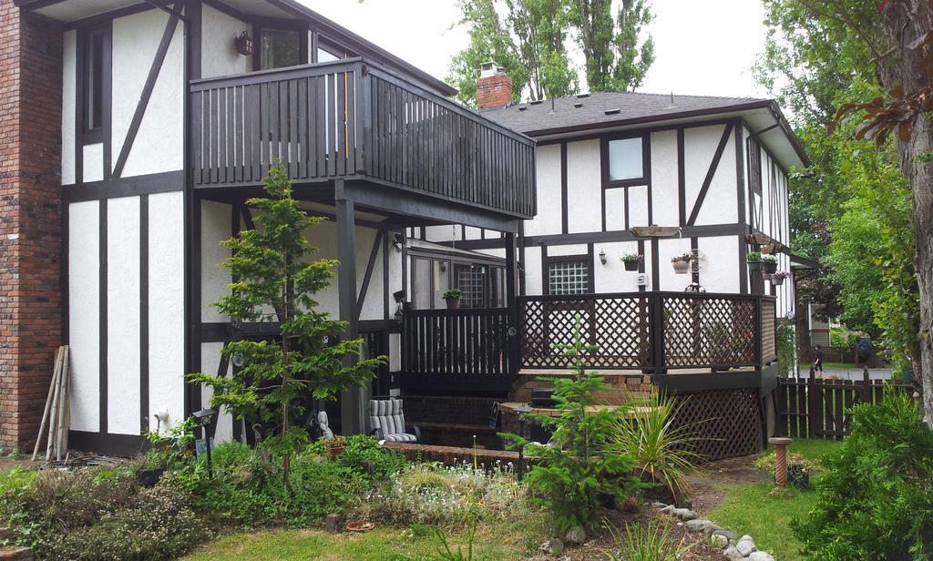Bed and Breakfast Hemingway'S By The Sea Esquimalt Екстер'єр фото