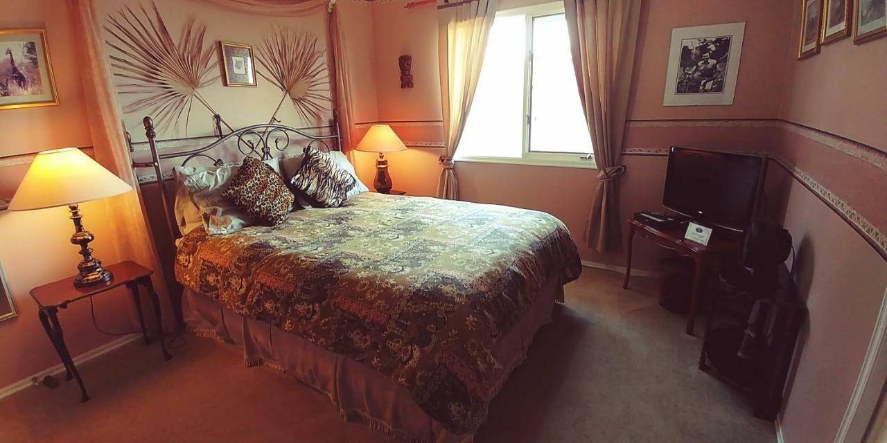 Bed and Breakfast Hemingway'S By The Sea Esquimalt Екстер'єр фото